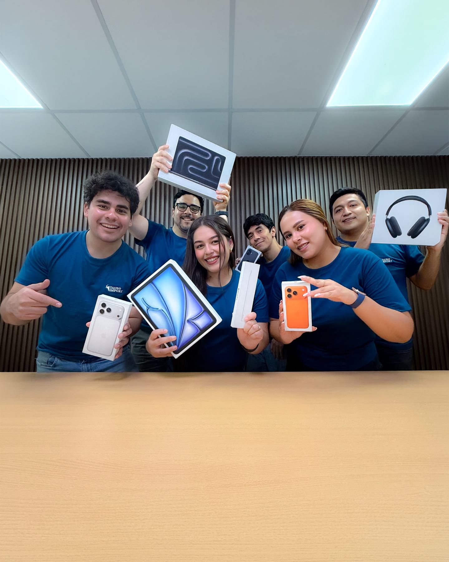 Equipo de Tauro Import en nuestra tienda de Magdalena del Mar